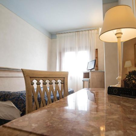 Park Hotel Santa Maria a Monte Kültér fotó